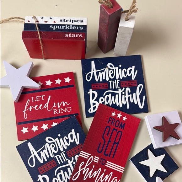 Patriotic 17 piece Tiered Tray Sign Set. - Picture 3 of 3